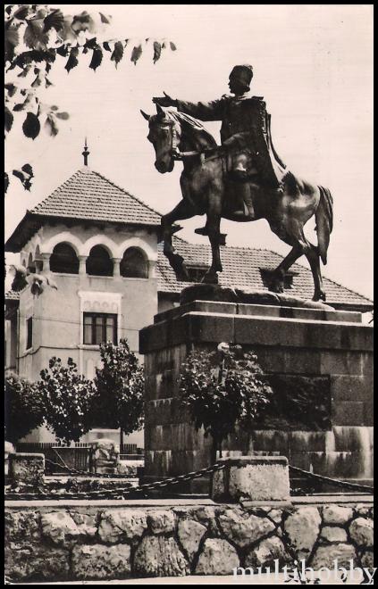 Statuia lui Avram Iancu - Loc. Cimpeni mutata din Tg.Mures