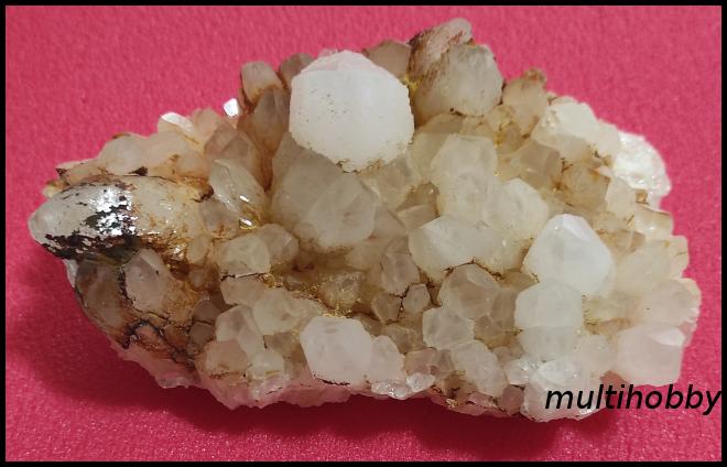 Mineral - Cuart doua generatii cu 
Limonit