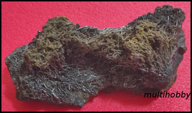 Mineral - Stibina cu 
Siderit