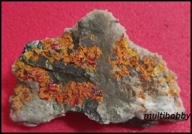 Mineral - Auripigment cu 
Realgar