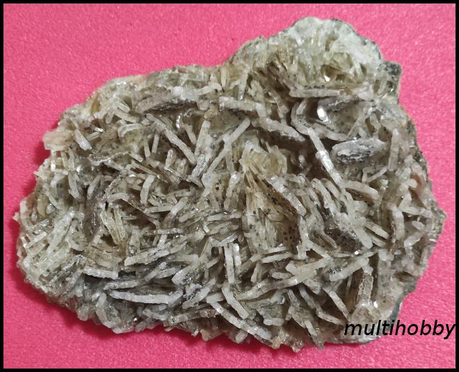 Mineral - Barita cu incluziuni de
Stibina