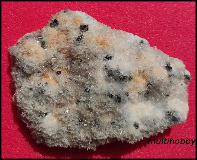 Mineral - Cuart cu
Tetraedrit pe baza de 
Rodonit