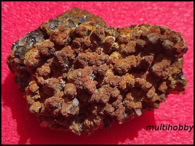 Mineral - Cuart cu 
Siderit rosu