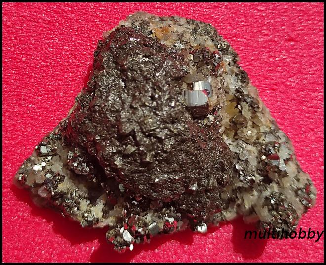 Mineral - Pirita doua generatii forma ou
nins cu
Tenantit