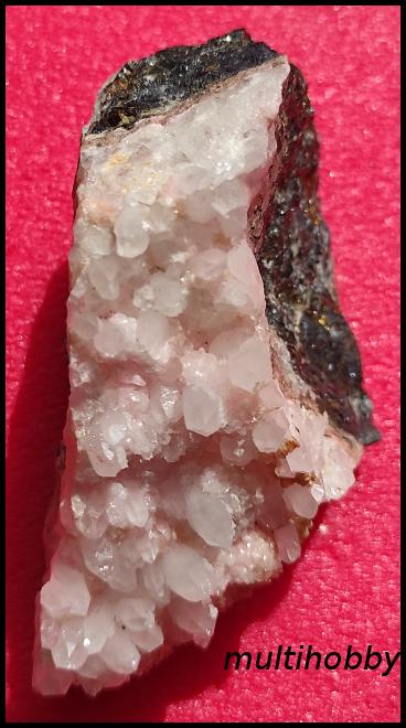 Mineral - Cuart pe 
Rodocrozit