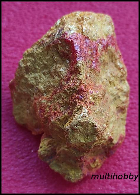 Mineral - Auripigment cu 
Realgar