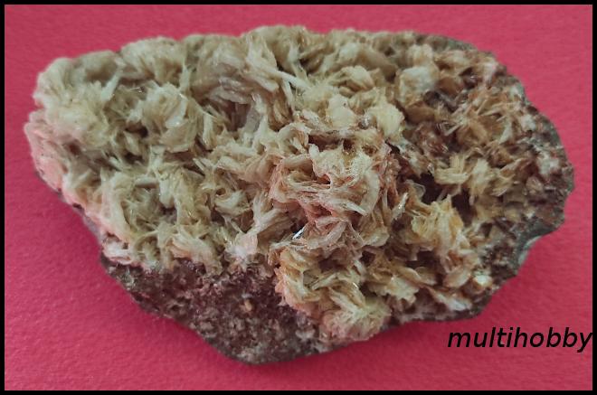 Mineral - Baruta frunza pe
Siderit
