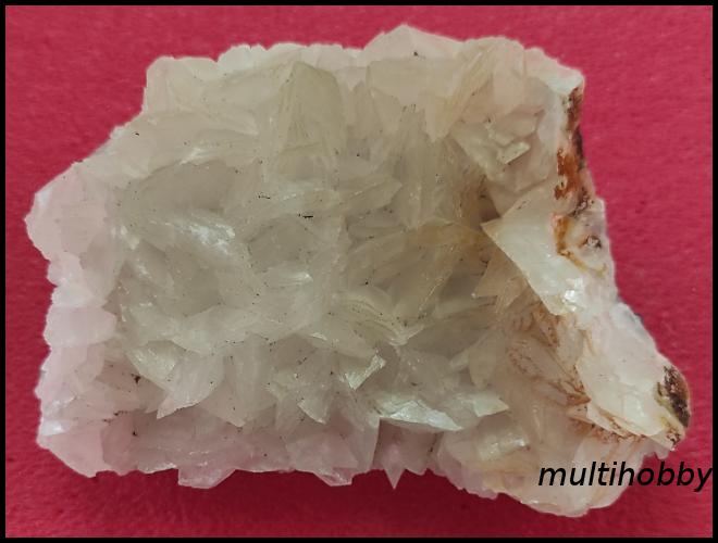 Mineral - Manganocalcita frunza
