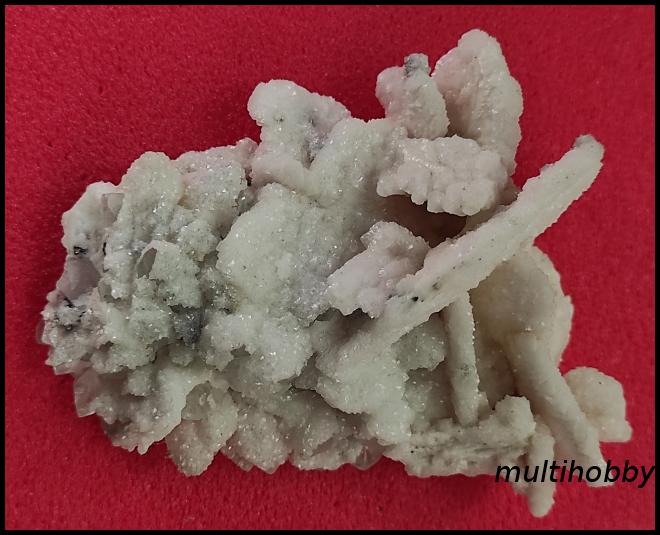 Mineral - Manganocalcita pe
Cuart