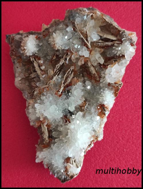 Mineral - Cuart doua generatii cu
Siderit in frunza si 
limonit