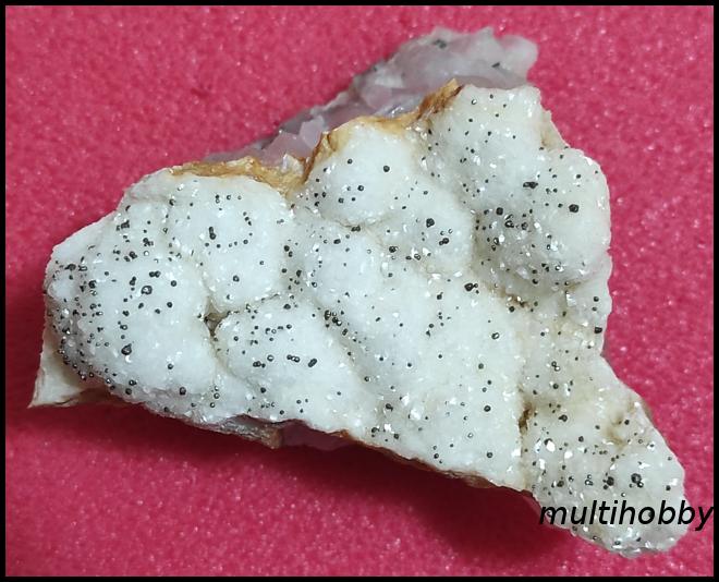 Mineral - Dolomit mamelar pe
Cuart spre roz
Nins cu
Pirita