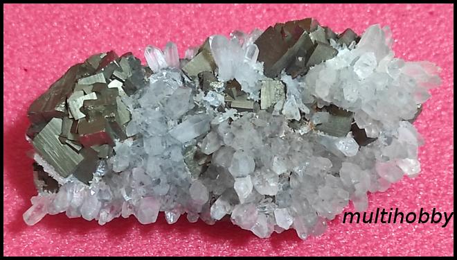 Mineral - Cuart arici transparent doua generatii pe
Pirita lucioasa