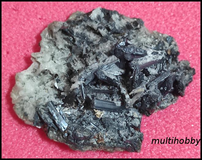 Mineral - Stibina nins cu
Cuart