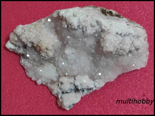 Mineral - Cuart pe baza de 
Rodocrozit