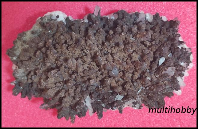 Mineral - Siderit visiniu pe 
Cuart,doua generatii