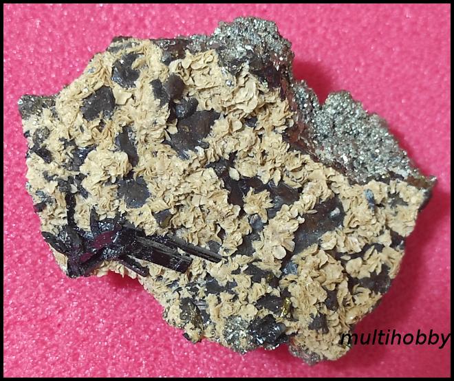Mineral - Wolframit
Siderit pe baza de pirita