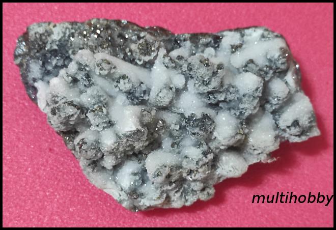 Mineral - Floare de Gavra pe pirita