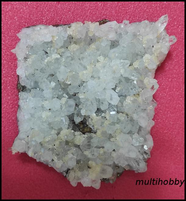 Mineral - Cuart transparent doua generatii 
Calcita pe calcopirita lucioasa
