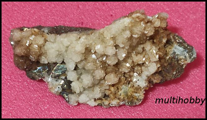Mineral - Calcita pe
Calcopirita si 
Siderit