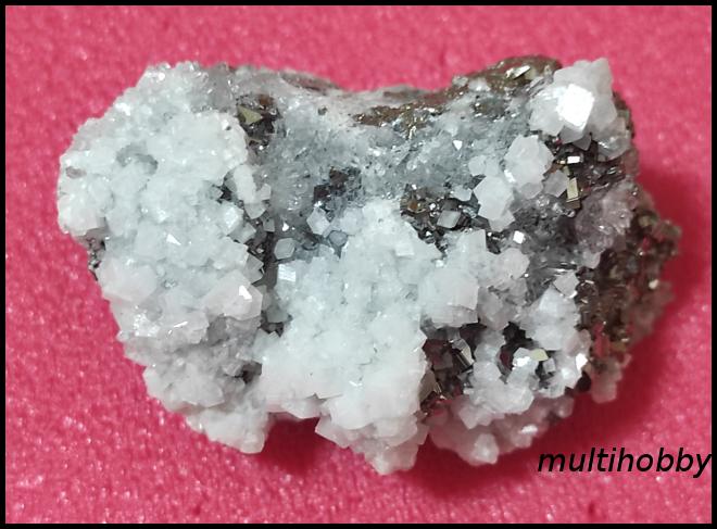 Mineral - Cuart pe baza de calcopirita