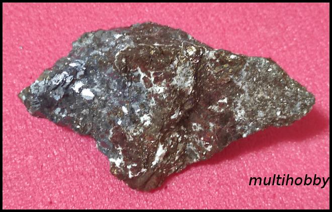Mineral - Covelina pe 
Calcopirita si
Galena(nu este cristalizata)