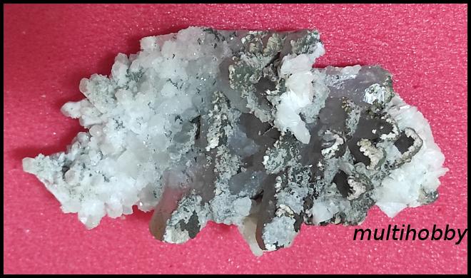 Mineral - Cuart acoperit cu 
Calcita