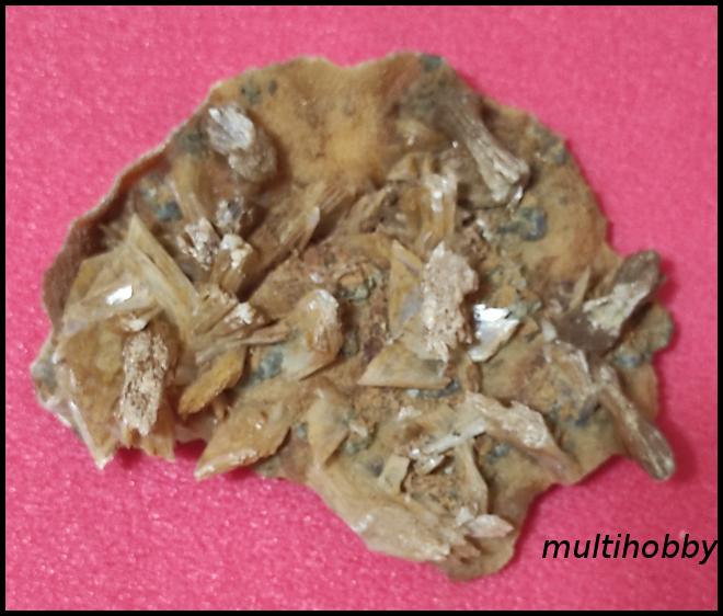 Mineral - Gips acoperit cu
Limonit
