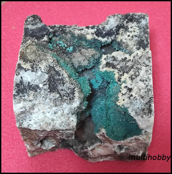 Mineral - Aragonit(afloare de fier)
Geoda ,acoperit cu 
Malachit