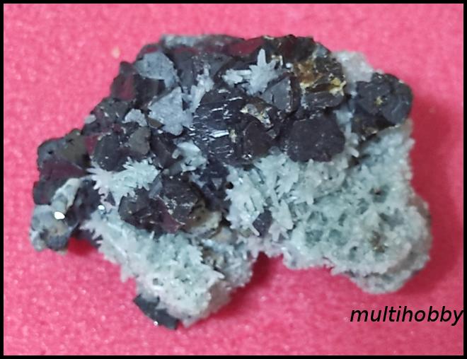 Mineral - Cuart si
Bulangerit pe baza de
Balena