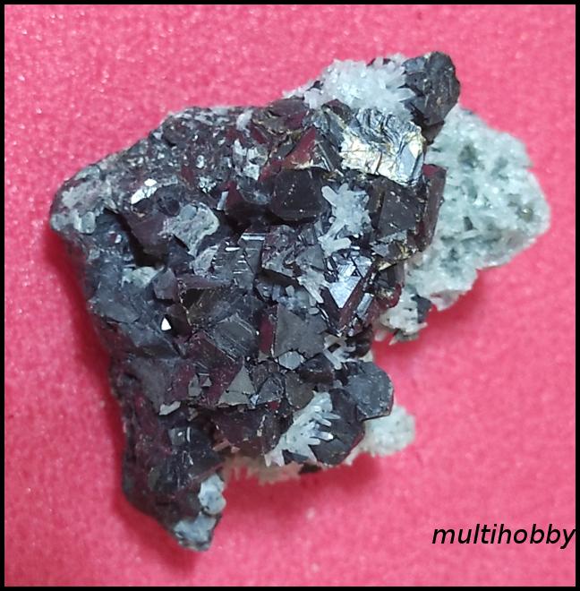Mineral - Cuart si
Bulangerit pe baza de
Balena