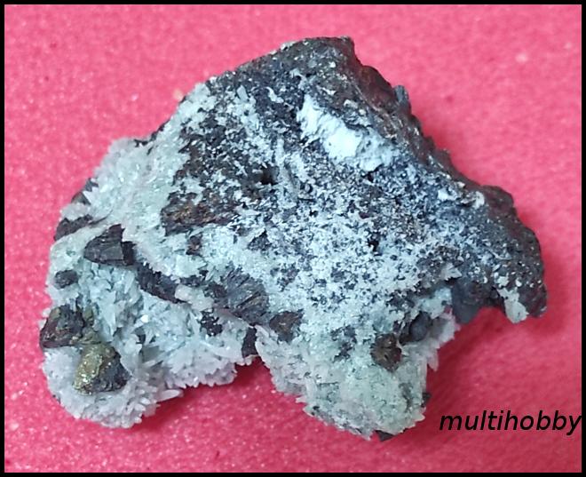 Mineral - Cuart si 
Bulangerit pe baza de 
Balena
