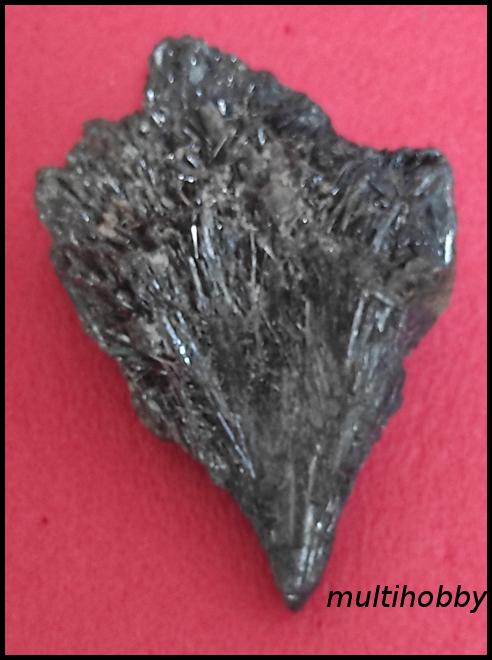 Mineral - Stibina lucioasa,doua generatii
Nins cu Cuartit