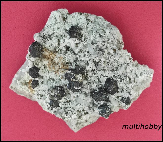 Mineral - Cuart
Calcita
Blenda boabe cu 
Pirita