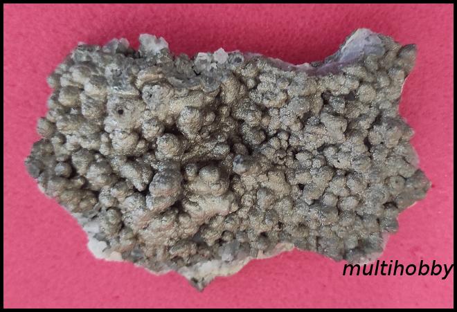 Mineral - Marcasita pe 
Cuart