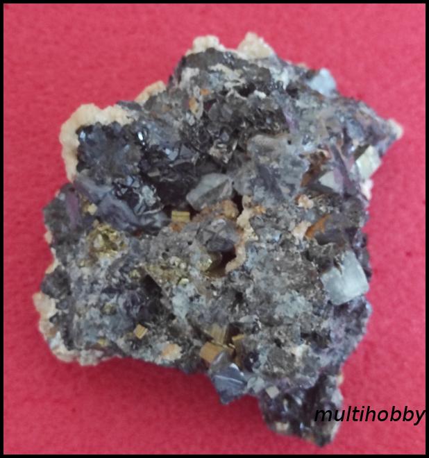 Mineral - Barita bicolora (neagra-alba) si 
Cuart