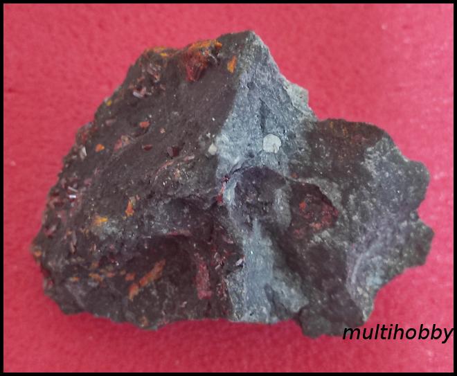Mineral - Realgar pe 
Siderit