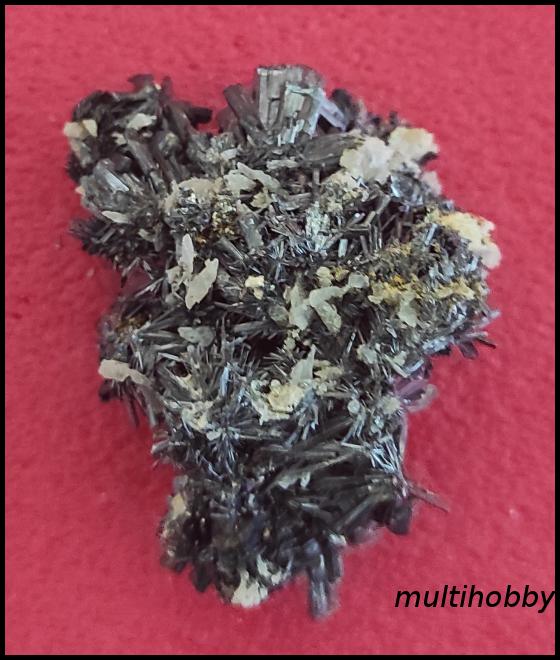 Mineral - Stibin cu 
Calcita