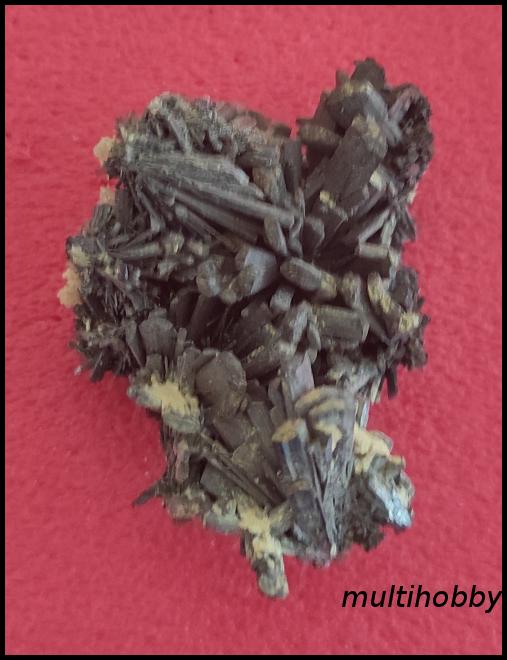 Mineral - Stibina cu 
Calcita