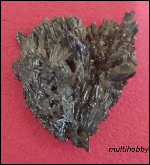 Mineral - Stibina cu 
Siderit si
Limonit