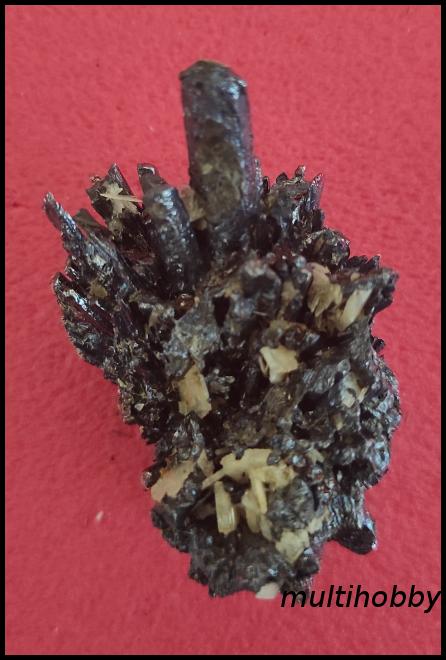 Mineral - Stibina cu
calcita si
Limonit