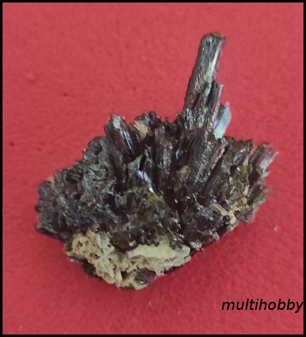 Mineral - Stibina cu
calcita si
Limonit