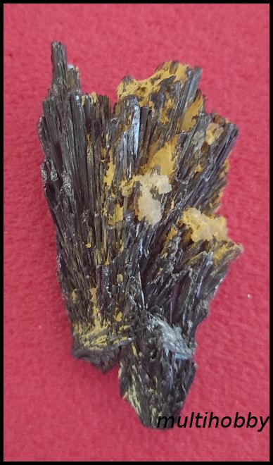 Mineral - Stibina cu 
calcita