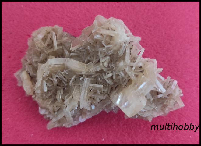 Mineral - Barita galbena transparenta 
doua generarii