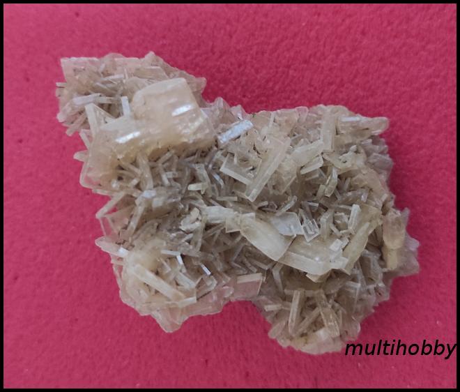 Mineral - Barita galbena transparenta 
doua generatii