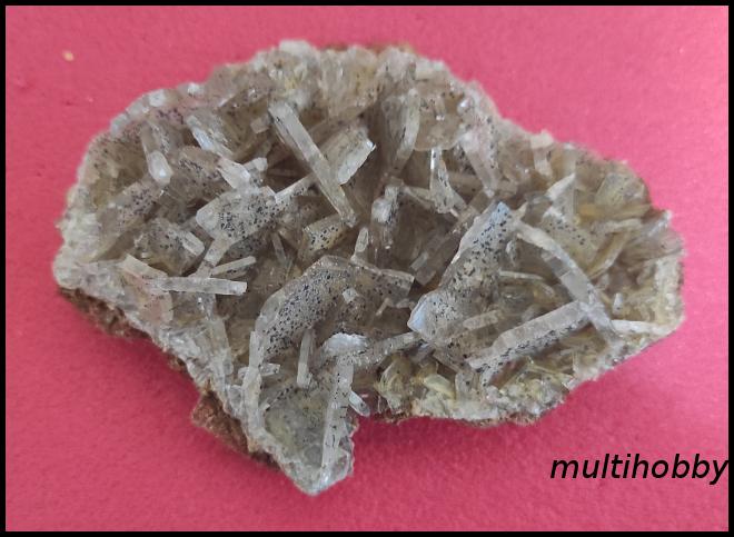Mineral - Barita cu incluziuni de 
Jamsonit pe 
Siderit
