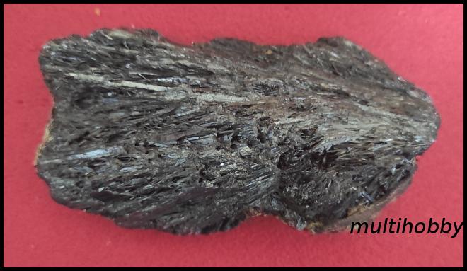 Mineral - Stibina lucioasa