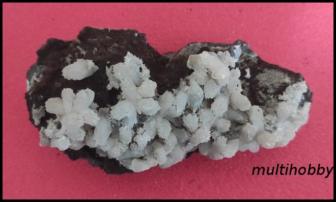 Mineral - Siderit visiniu cu 
Flrocalcita