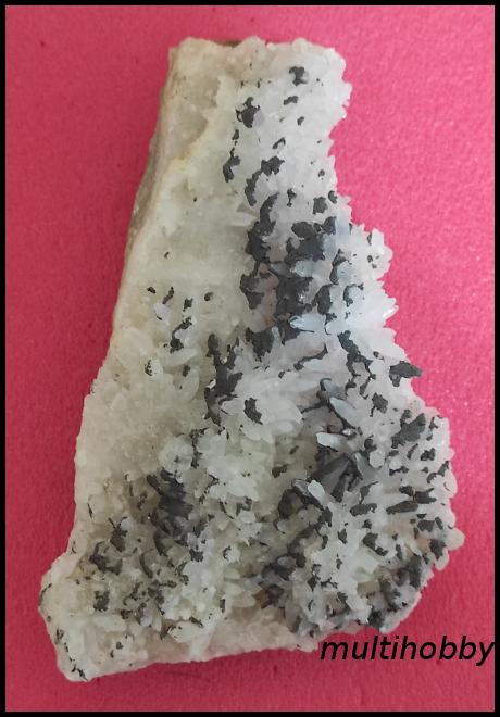Mineral - Cuart doua generatii cu 
Marcasita