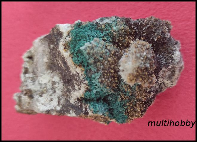 Mineral - Aragonit cu mineral sedentar de Cupru
Malachit