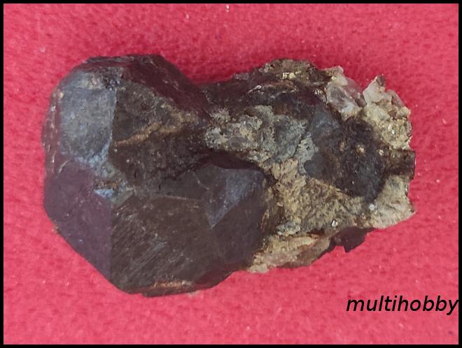 Mineral - Granat in matrice